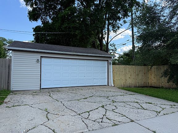 3rd image of 4 Linden Ave
