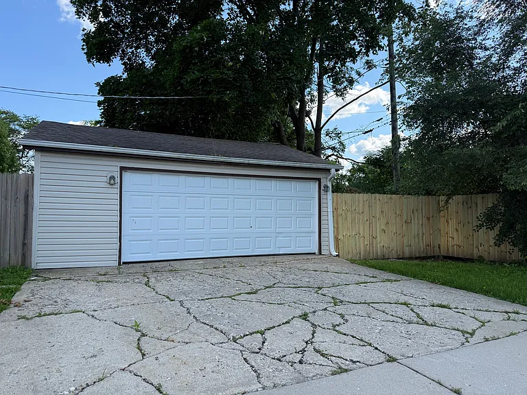 4 Linden Ave — Photo 3