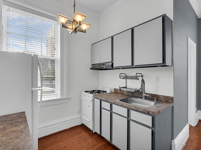 112 E Harris St — Photo 19