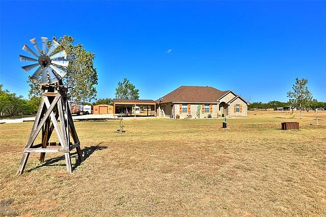 1st image of 302 Brook Dr