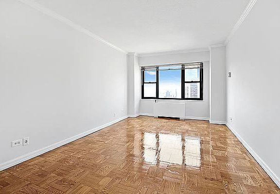 4th image of 20 W 64th St APT 28H