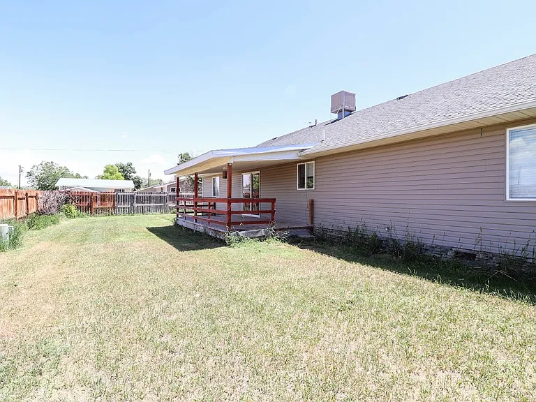 900 Tropic St — Photo 2