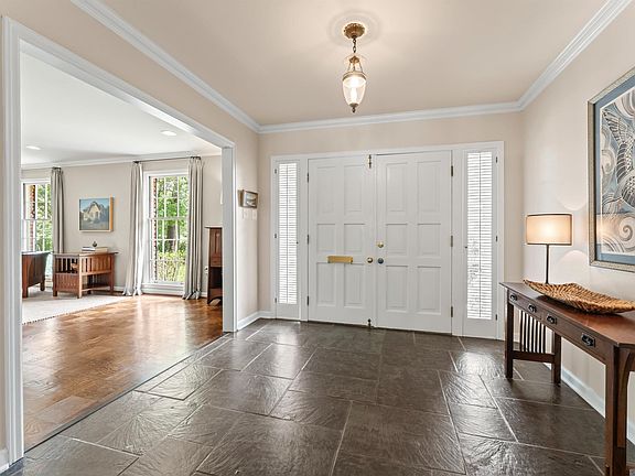 2nd image of 1932 Country Club Dr