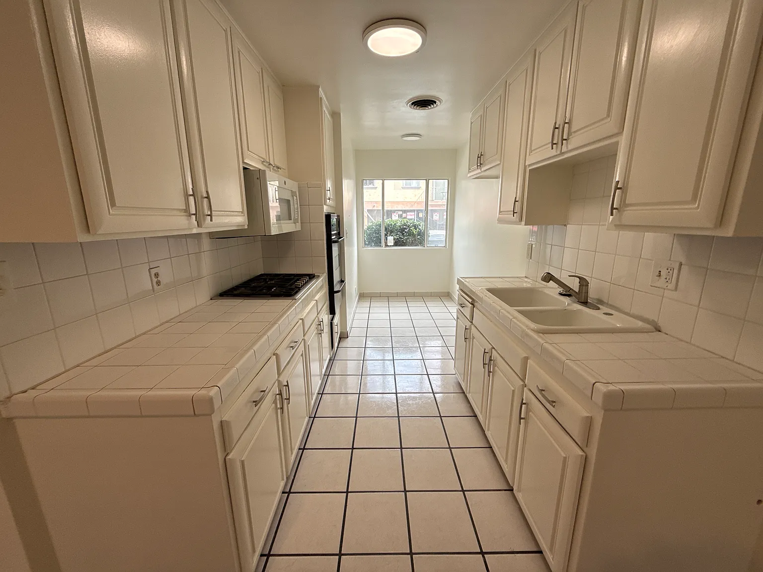 2 bed, 1.5 bath, 1350 sqft, $2,495 — Photo 2