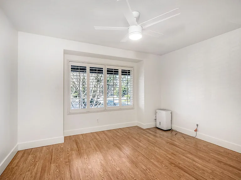 6904 Carnation Dr — Photo 20