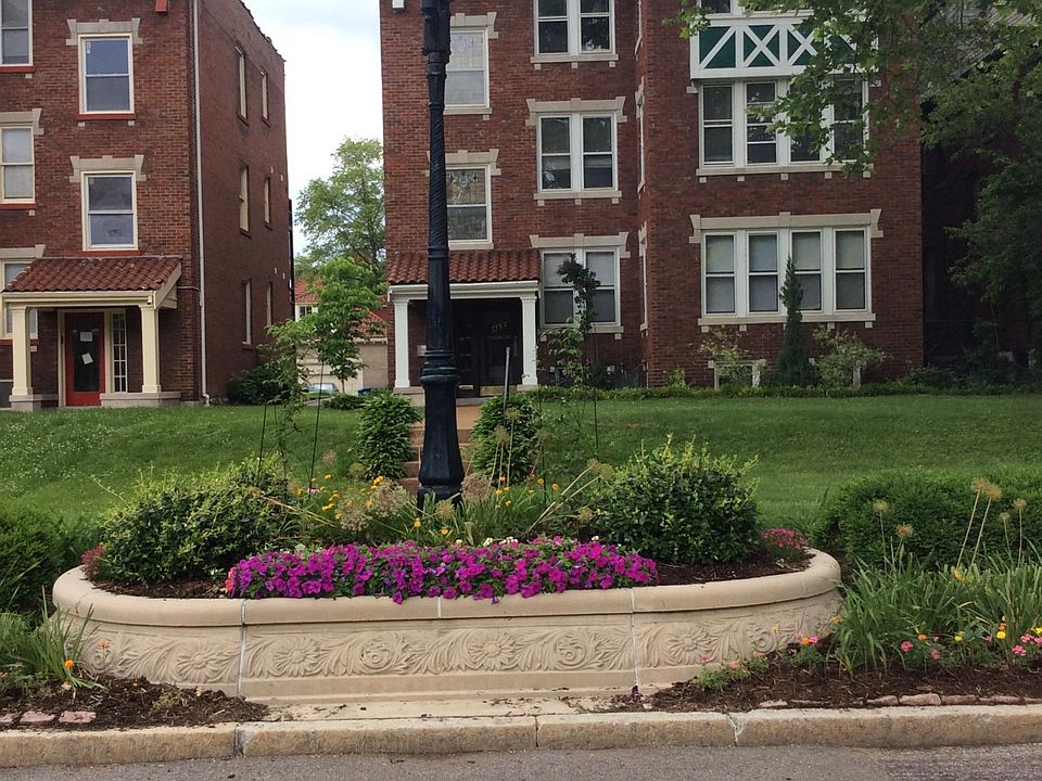 Garden and historic street light directly in front of buil