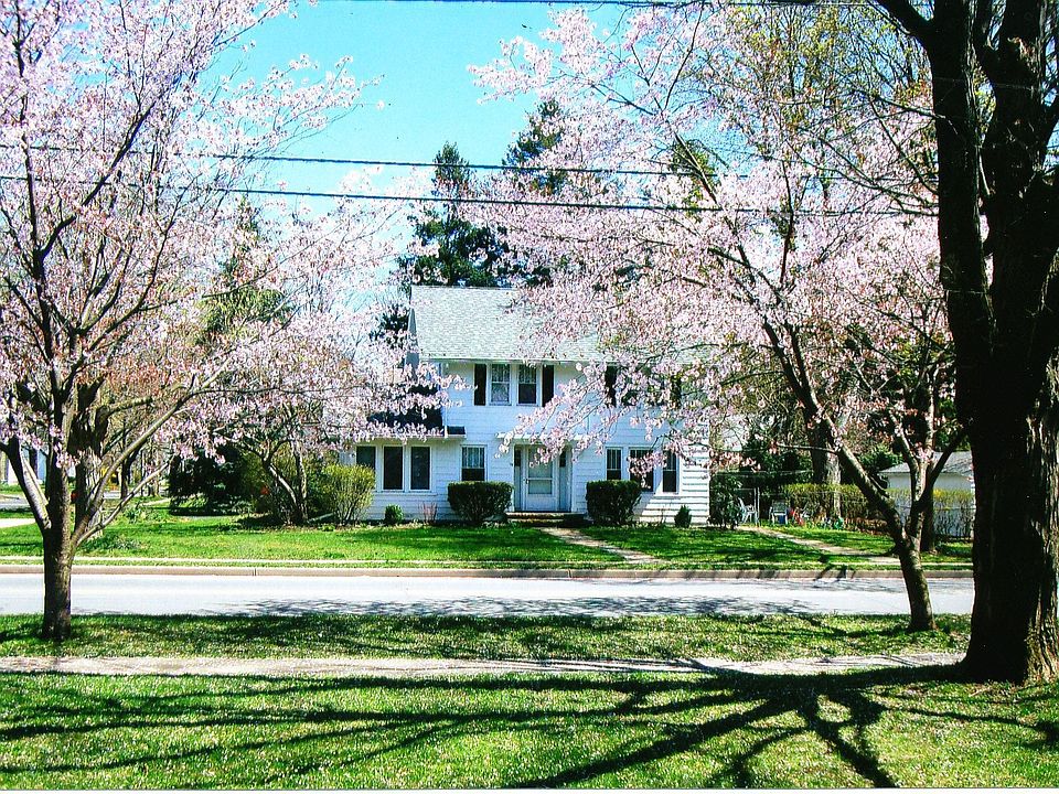 94 Center St, East Aurora, NY 14052 Zillow