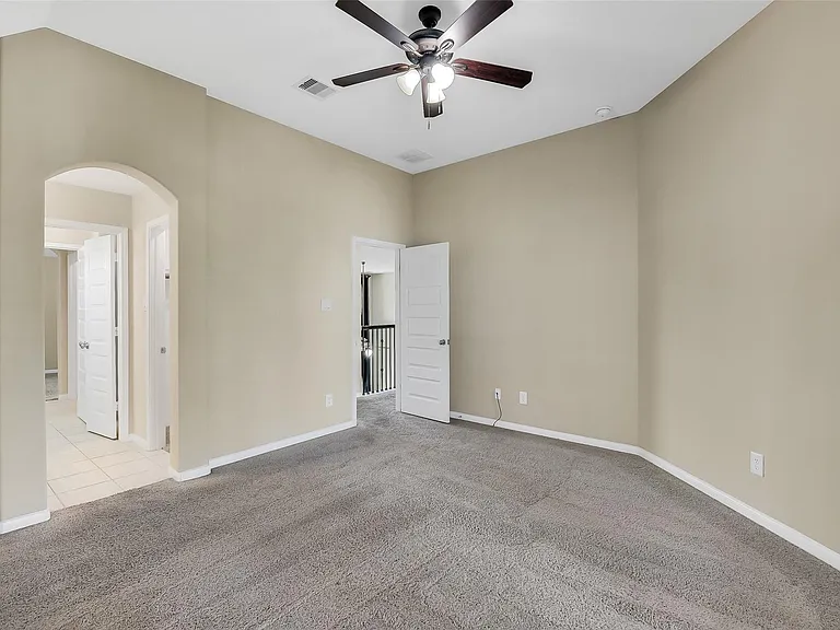16706 Chestnut Square Dr — Photo 37