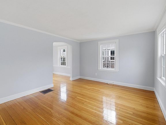 5th image of 991-993 Massachusetts Ave