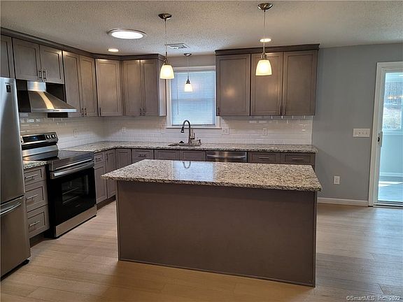 4th image of 292 E Opal Dr