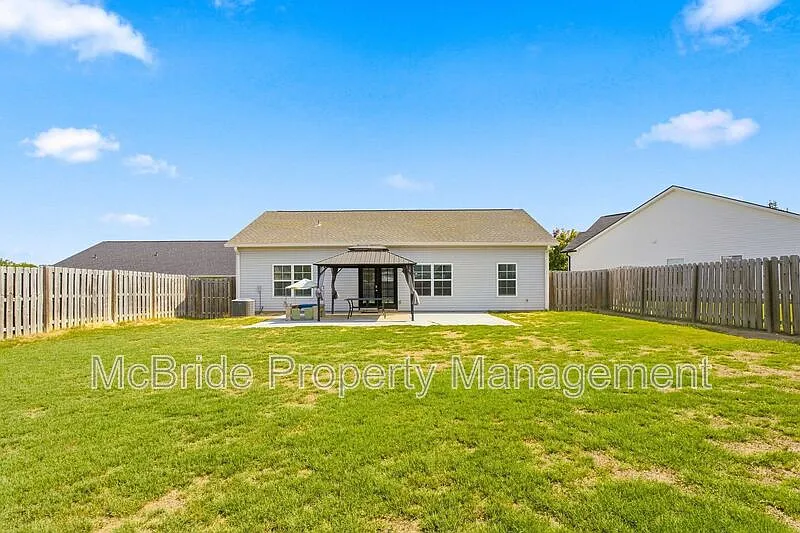 3 bed, 2.0 bath, 1382 sqft, $1,850 — Photo 3