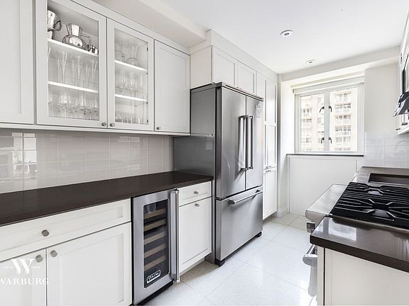 3rd image of 200 E 66th St APT D1804
