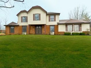 15193 Isleview Dr, Chesterfield, MO 63017