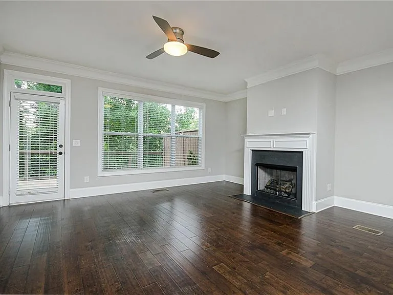 1299 Linden Ct NE — Photo 16