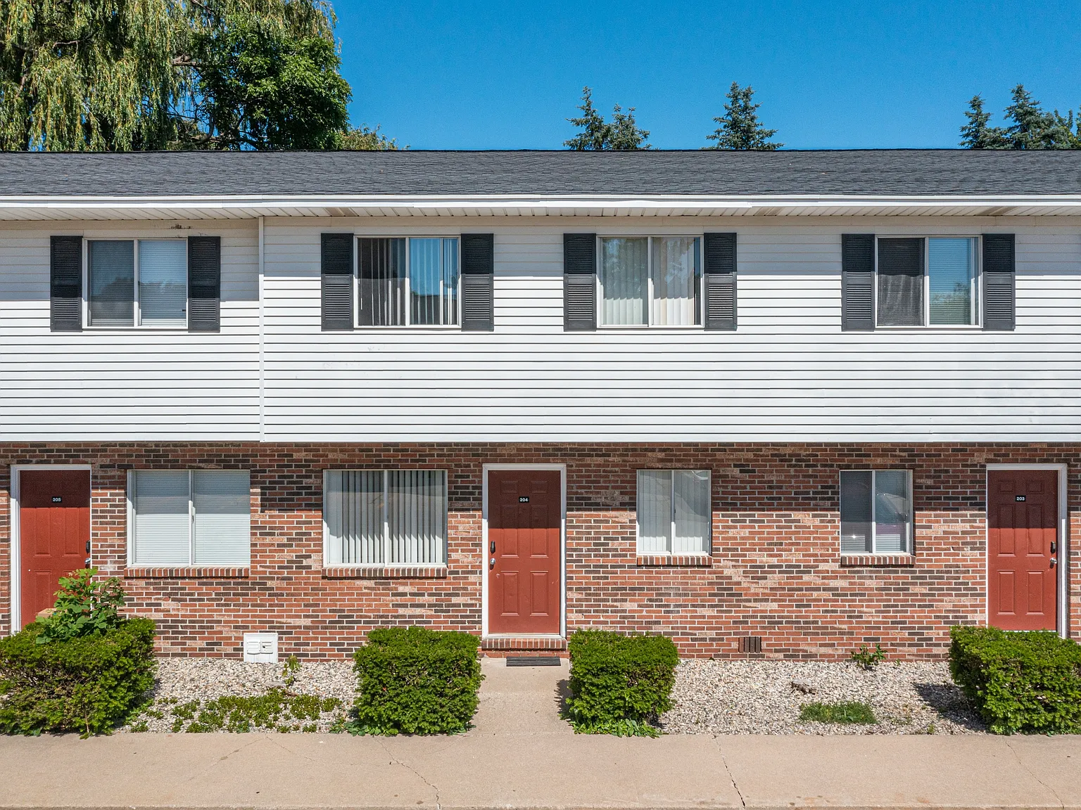 1815 Edgewood Drive - 205 — Photo 2