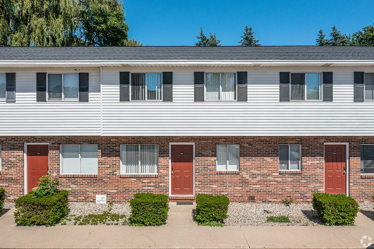 Building Photo - 1815 Edgewood Dr #205