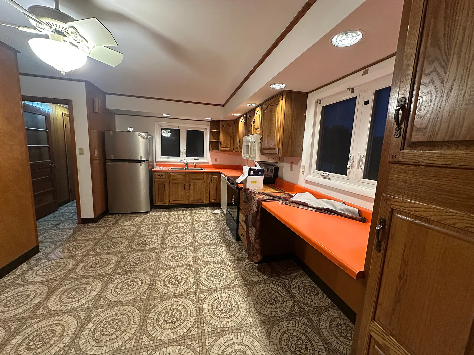 3 bed, 1154 sqft, $2,500 — Photo 2