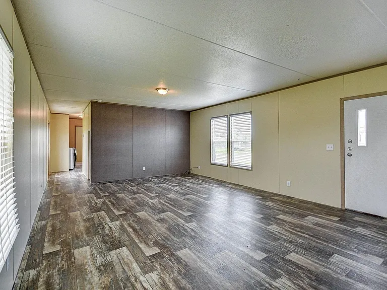 2245 Ben Blvd — Photo 6
