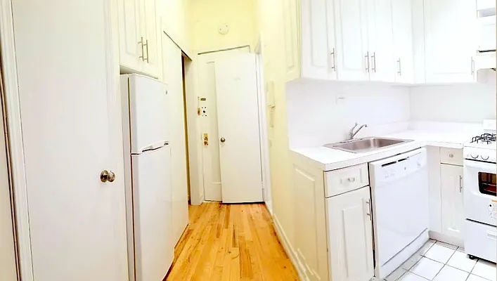 Rented by HOME RESIDENTIAL LLC | media 8