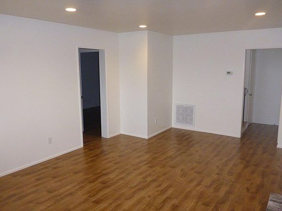 4th image of 1855 Evergreen St