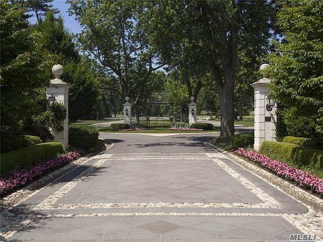 1st image of 14 Spring Hill Ln