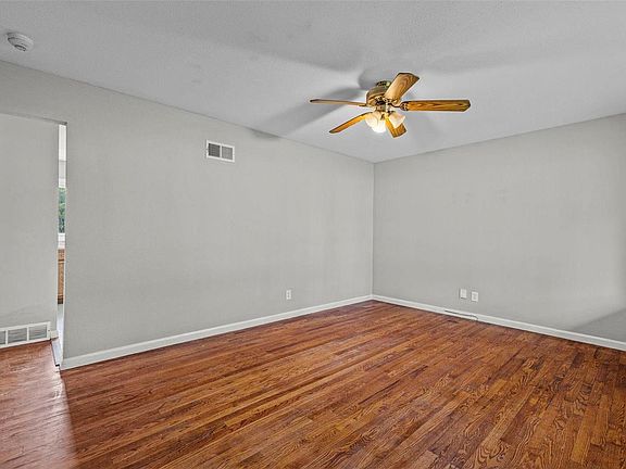 3rd image of 1235 Walker Ave