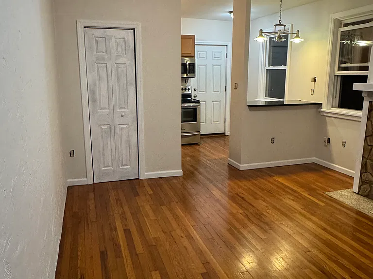 15 N Meadowcroft Ave — Photo 2