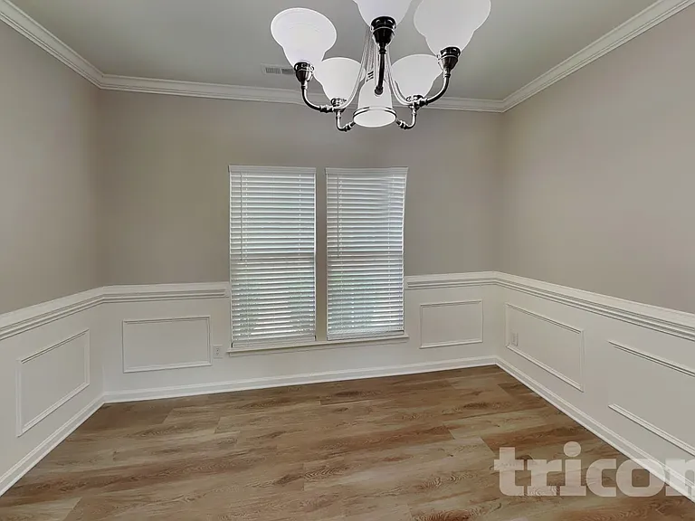 1002 Hollingdale Ct — Photo 4