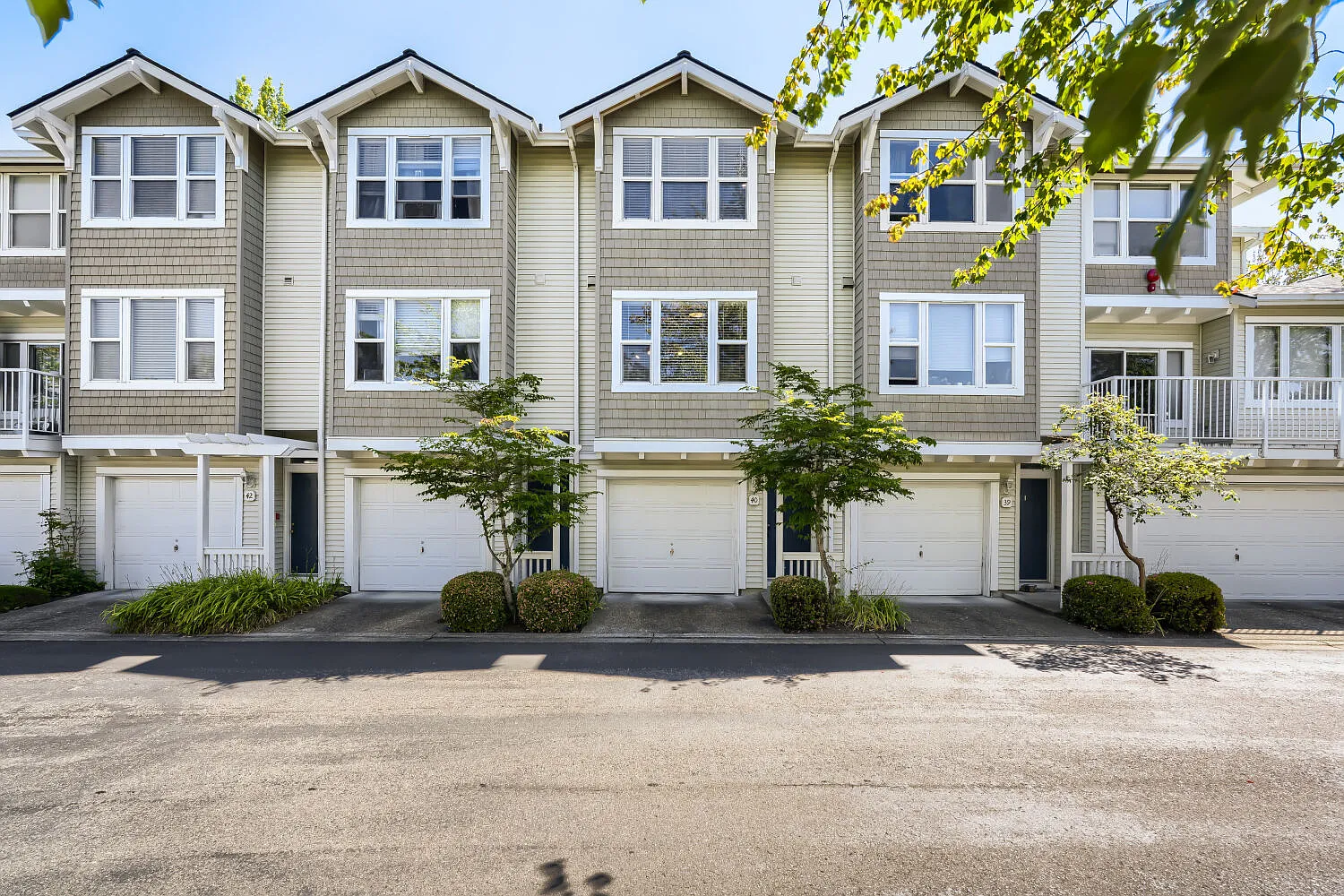 2 bed, 2.5 bath, 1101 sqft, $3,300 — Photo 1