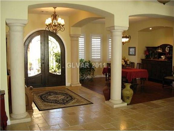 LIVING ROOM 1
