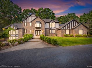 1290 Sunniwood Pl, Rochester, MI 48306