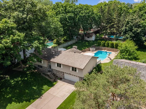 5598 W Danube Rd NE, Fridley, MN 55432