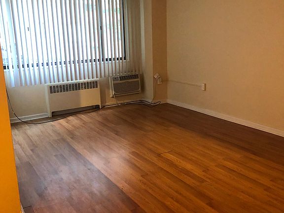 3rd image of 11720 Edgewater Dr APT 119