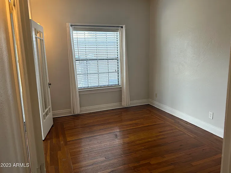 902 E Palm Ln #4 — Photo 7