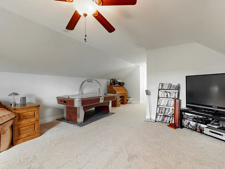 562 W Craftsman Way — Photo 21