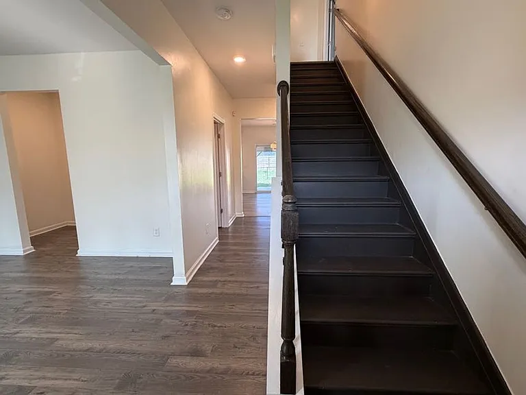 1097 Sapphire Dr — Photo 12