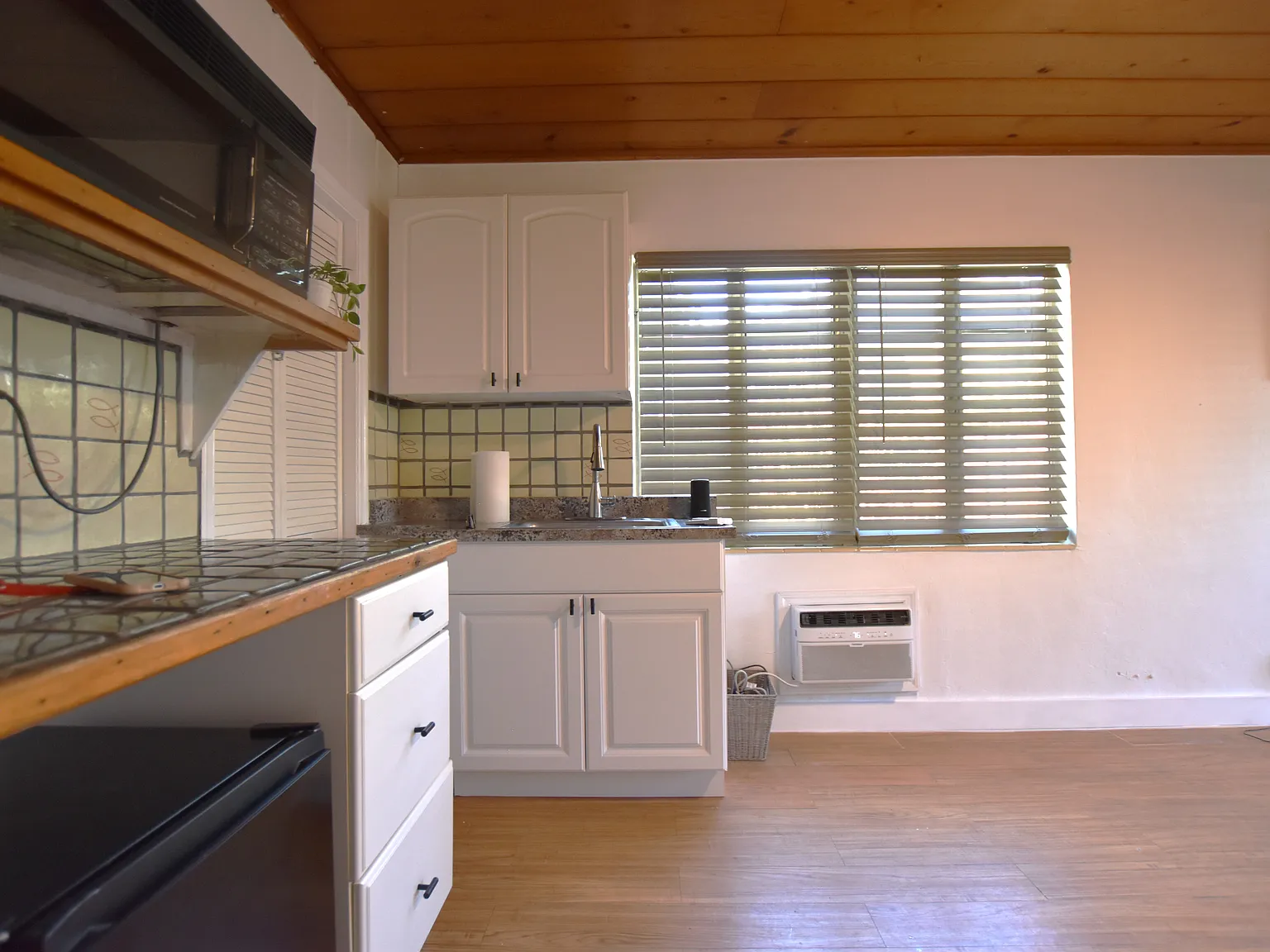 Studio, 4235 sqft, $1,450 — Photo 3