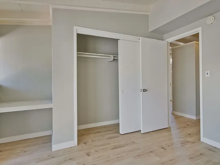 3049 Harding Ave — Photo 21