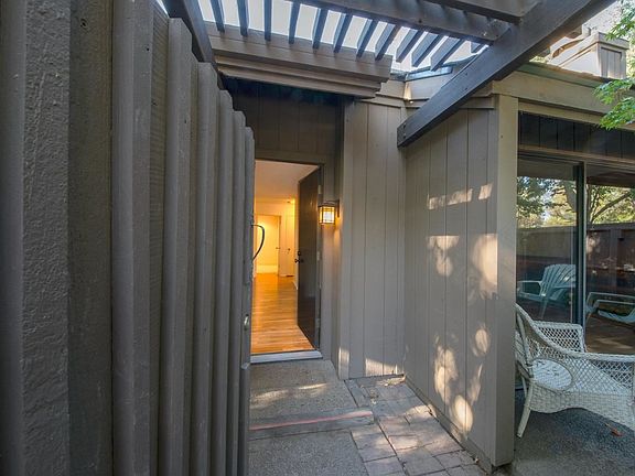 2nd image of 653 Woodside Sier Unit 4