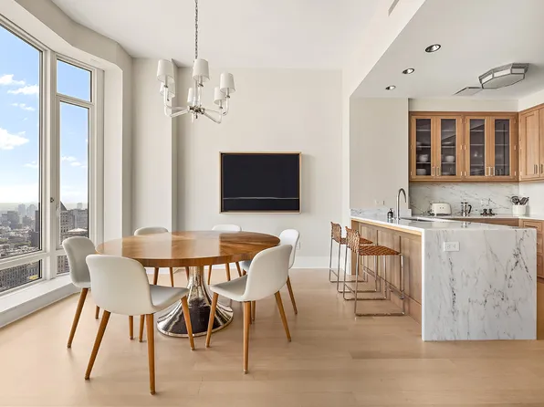 30 Park Place image 3 of 13