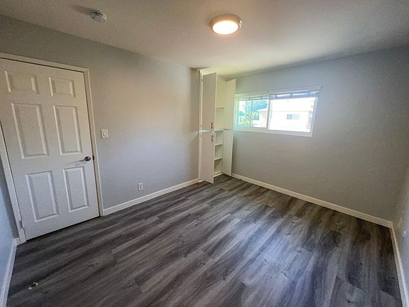 5th image of 715 N Hollywood Way #B
