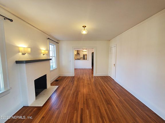 5th image of 3110 Oak St APT 1