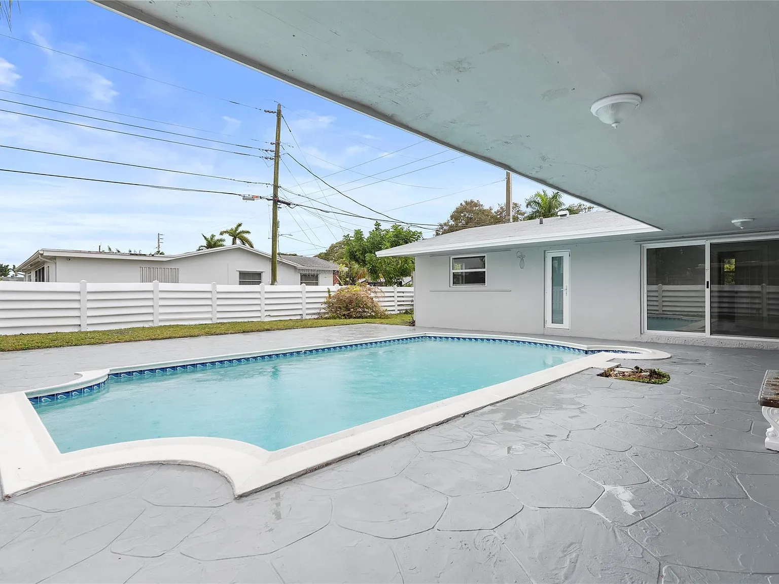 3 bed, 2.0 bath, 1672 sqft, $4,500 — Photo 3