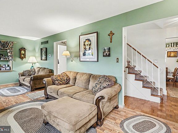 3rd image of 309 Fairview St