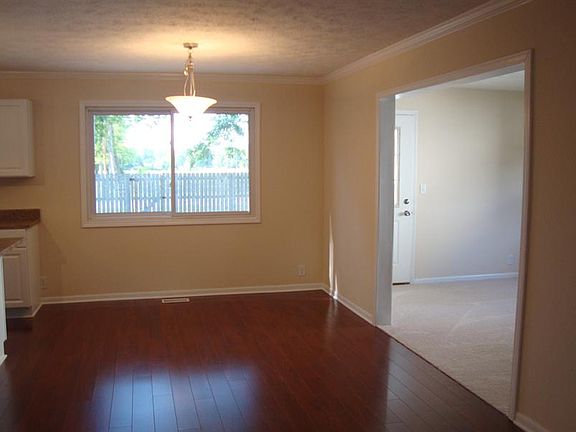 5th image of 1716 Renfrew Dr