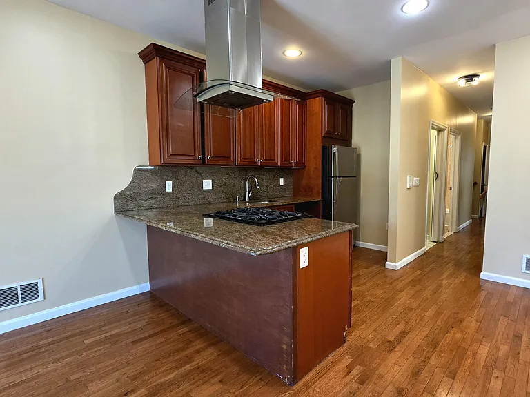 249 Winfield Ave #1 — Photo 4