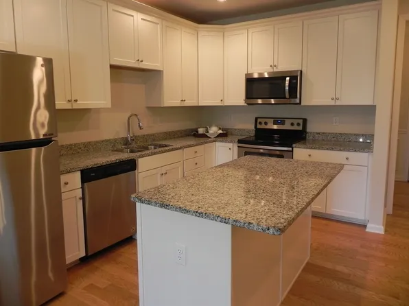 22 Farmstead Ln #406, Sudbury, MA 01776