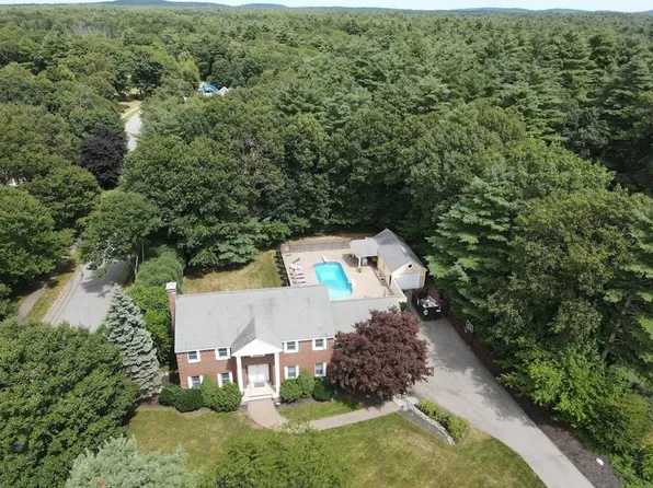 11 Hood Farm Rd, Ipswich, MA 01938