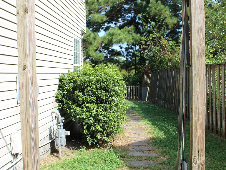 1740 Bernstein Dr — Photo 26
