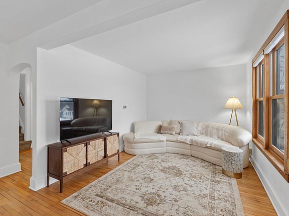 3rd image of 341 Wilson Ave